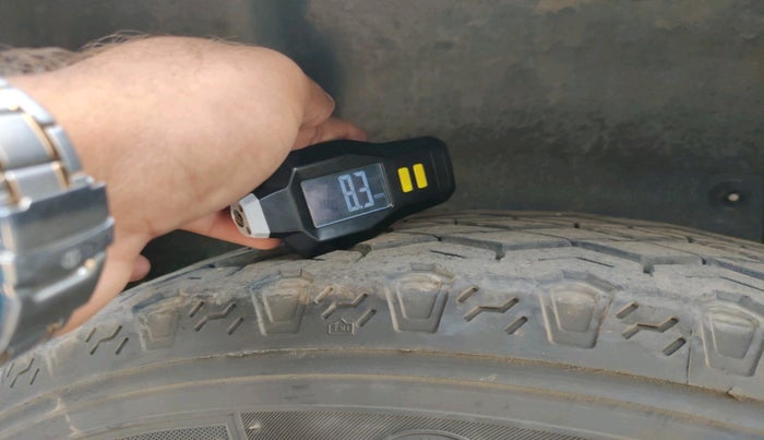 2016 Mahindra TUV300 T8 AMT, Diesel, Automatic, 4,30,000 km, tyre