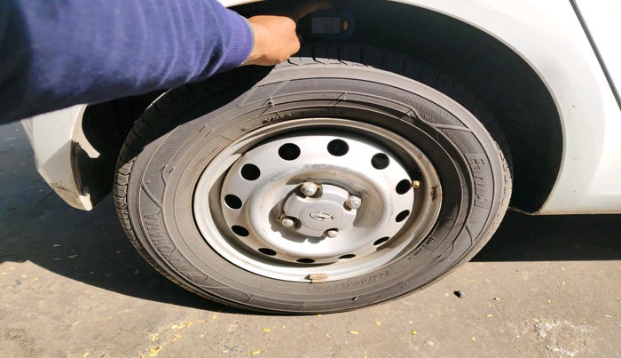 2014 Hyundai i10 MAGNA 1.1, Petrol, Manual, 33,017 km, tyre