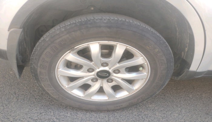 2016 Mahindra XUV500 W10 1.99, Diesel, Manual, 93,000 km, tyre