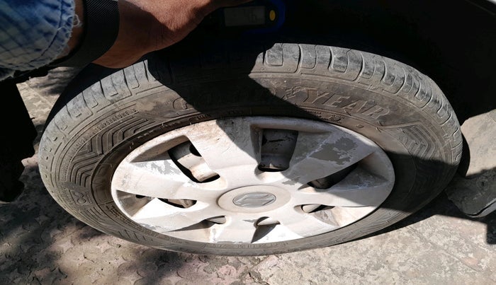 2012 Maruti Wagon R 1.0 LXI CNG, Petrol, Manual, 2,64,255 km, tyre