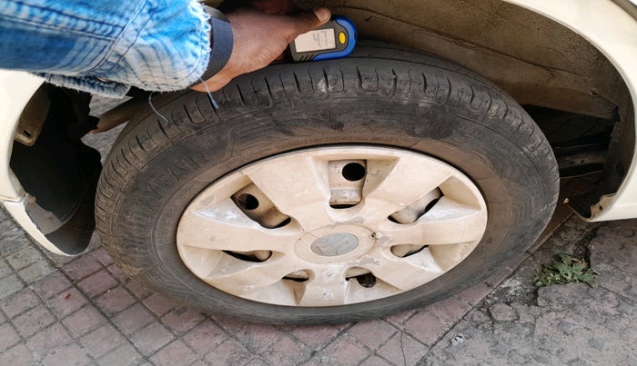 2012 Maruti Wagon R 1.0 LXI CNG, Petrol, Manual, 2,64,255 km, tyre