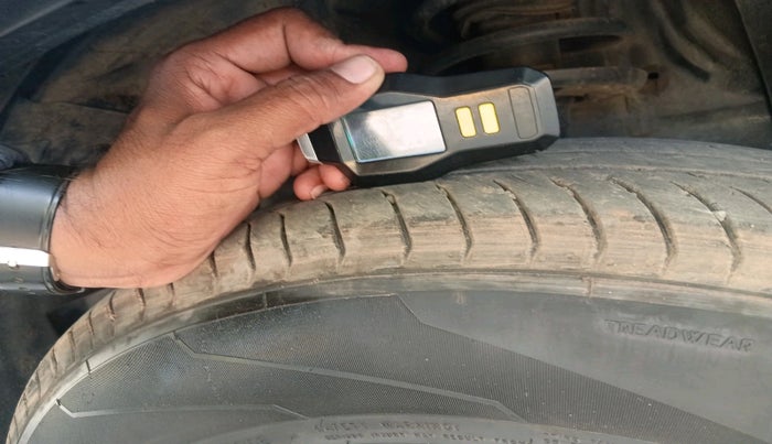 2017 Maruti Vitara Brezza ZDI, Diesel, Manual, 1,62,268 km, tyre