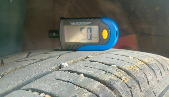 2022 Hyundai NEW I20 ASTA 1.2 MT, Petrol, Manual, 29,555 km, tyre