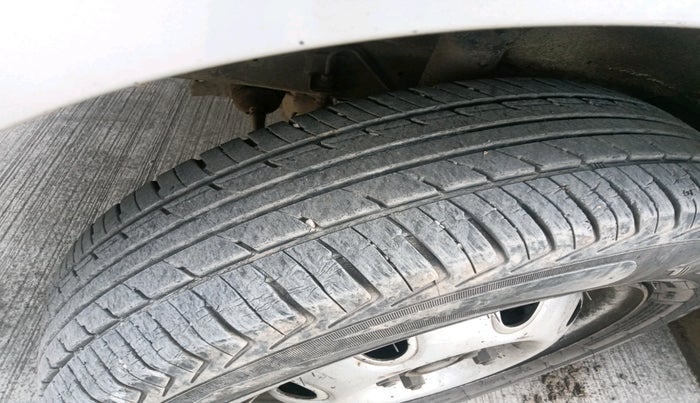 2011 Maruti Eeco 7 STR, Petrol, Manual, 2,42,903 km, tyre