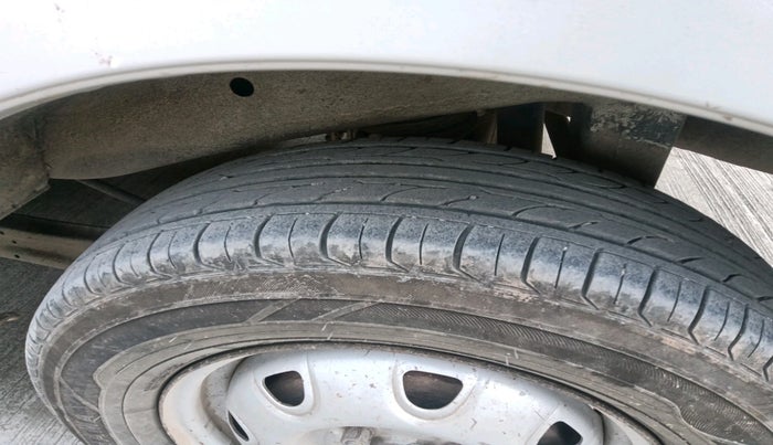 2011 Maruti Eeco 7 STR, Petrol, Manual, 2,42,903 km, tyre