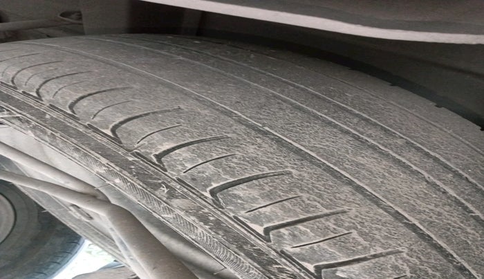 2011 Maruti Eeco 7 STR, Petrol, Manual, 2,42,903 km, tyre