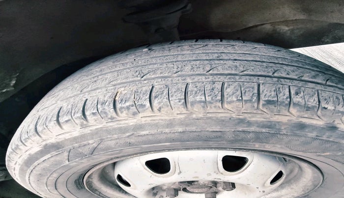 2011 Maruti Eeco 7 STR, Petrol, Manual, 2,42,903 km, tyre