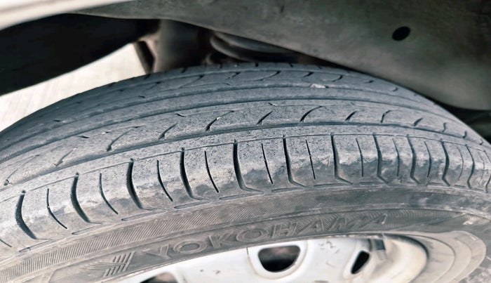 2011 Maruti Eeco 7 STR, Petrol, Manual, 2,42,903 km, tyre