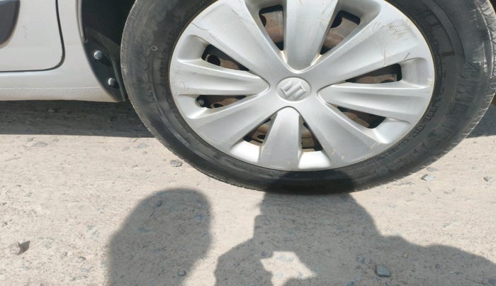 2015 Maruti Ertiga VDI SHVS, Diesel, Manual, 1,74,486 km, tyre