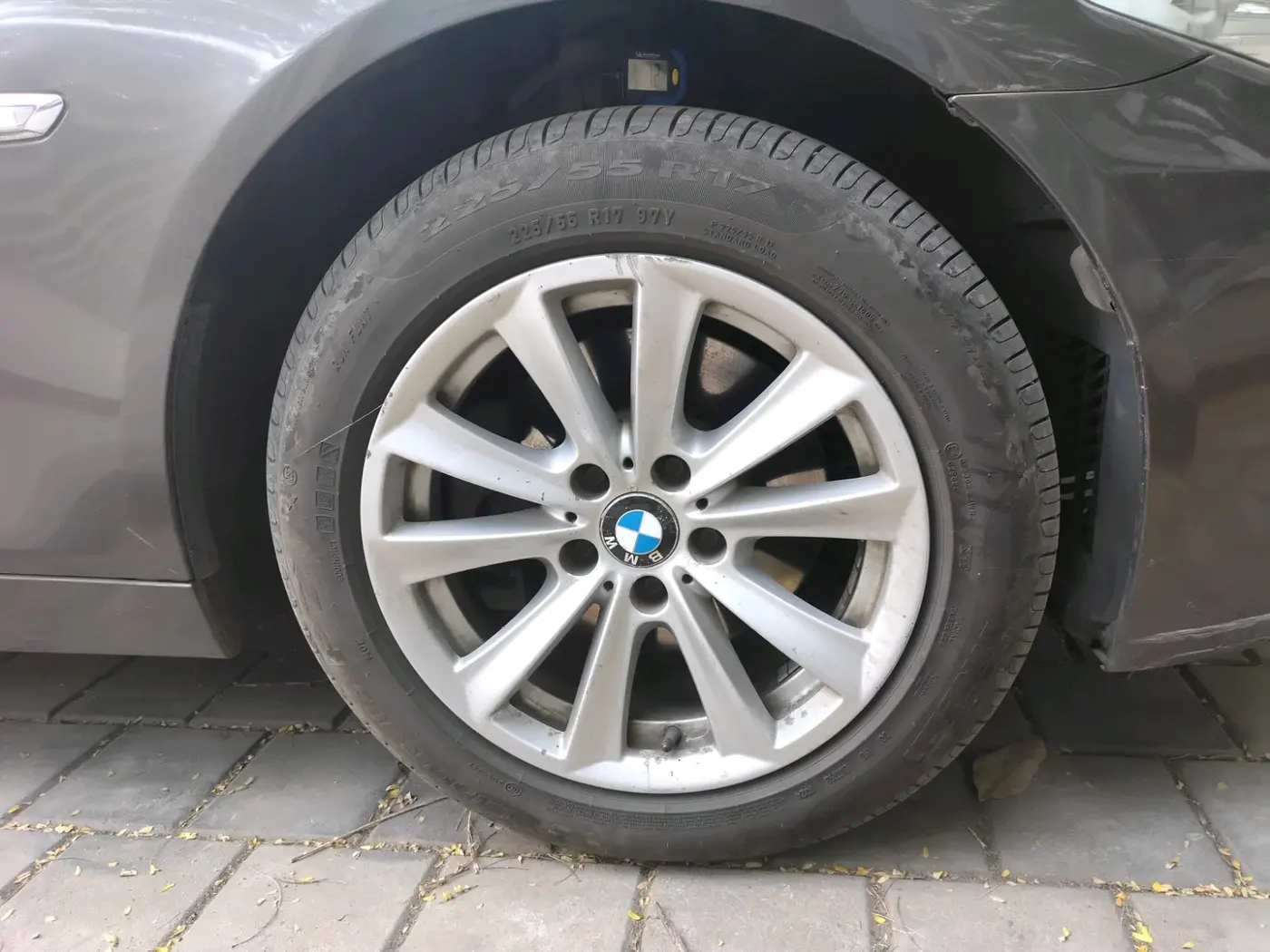 2012 BMW 5 Series 520D 2.0, Diesel, Automatic, 1,25,571 km, tyre