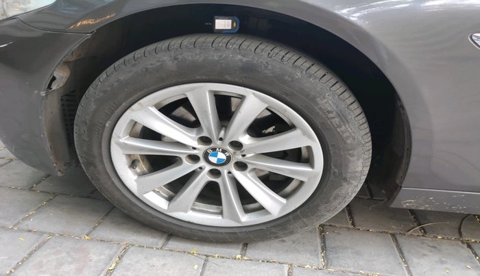 2012 BMW 5 Series 520D 2.0, Diesel, Automatic, 1,24,347 km, tyre