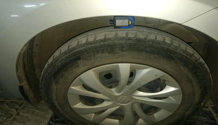 2019 Maruti Swift VXI AMT, Petrol, Automatic, 37,145 km, tyre