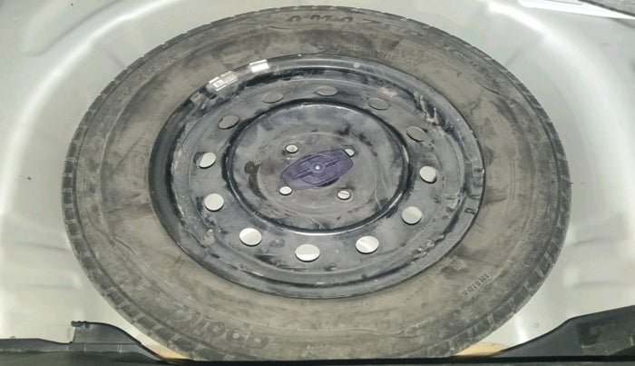 2019 Maruti Swift VXI AMT, Petrol, Automatic, 37,145 km, tyre