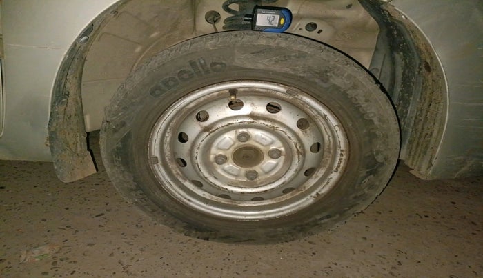 2015 Maruti Wagon R 1.0 LXI, Petrol, Manual, 96,338 km, tyre