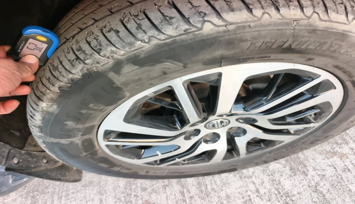 2023 MG GLOSTER SAVVY 6 STR 2.0 TWIN TURBO 4WD, Diesel, Automatic, 21,026 km, tyre