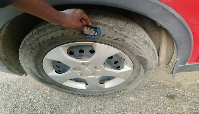 2021 Mahindra XUV300 W6 1.2 PETROL AMT, Petrol, Automatic, 17,563 km, tyre