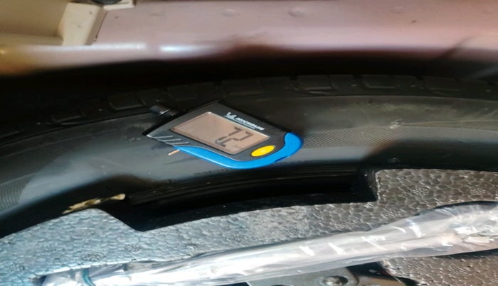 2021 Mahindra XUV300 W6 1.2 PETROL AMT, Petrol, Automatic, 17,563 km, tyre