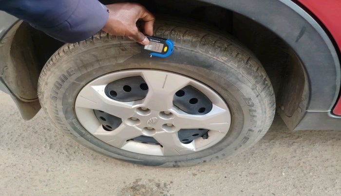 2021 Mahindra XUV300 W6 1.2 PETROL AMT, Petrol, Automatic, 17,563 km, tyre