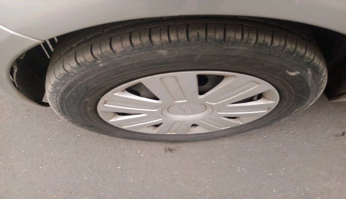 2011 Ford Figo TITANIUM 1.2 PETROL, Petrol, Manual, 64,694 km, tyre