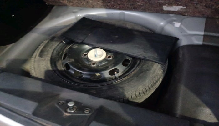 2011 Ford Figo TITANIUM 1.2 PETROL, Petrol, Manual, 64,694 km, tyre