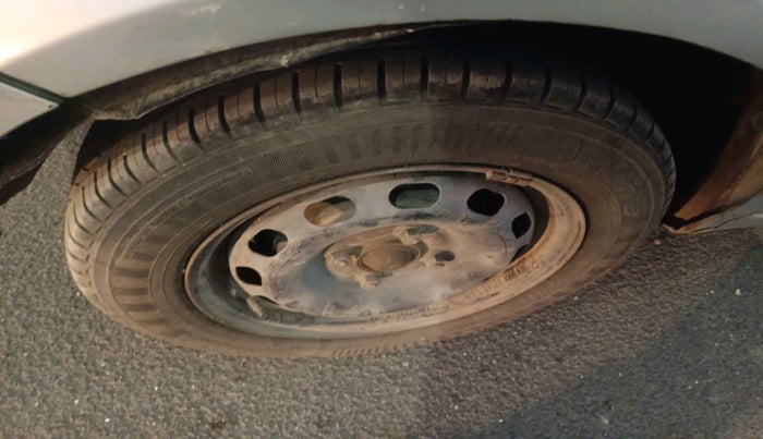 2011 Ford Figo TITANIUM 1.2 PETROL, Petrol, Manual, 64,694 km, tyre