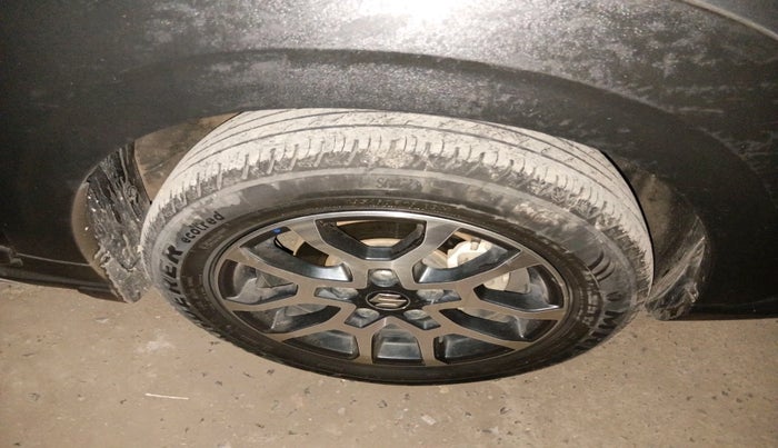 2022 Maruti XL6 ZETA MT, Petrol, Manual, 29,811 km, tyre