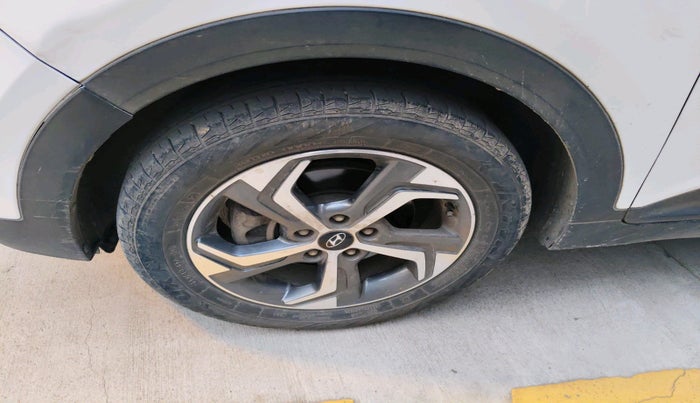 2018 Hyundai Creta SX 1.6 PETROL DUAL TONE, Petrol, Manual, 1,10,507 km, tyre