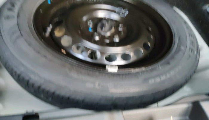 2024 Maruti BREZZA VXI AT SMART HYBRID, Petrol, Automatic, 5,643 km, tyre