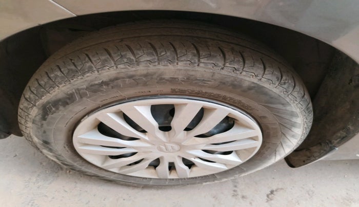 2023 Maruti Dzire VXI AMT, Petrol, Automatic, 26,611 km, tyre