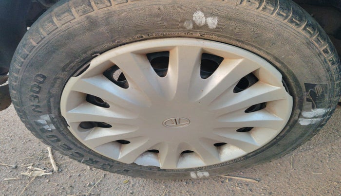 2011 Tata Indica Vista TERRA TDI, Diesel, Manual, 1,43,862 km, tyre