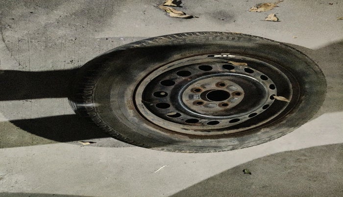 2010 Maruti SX4 VXI CNG, Petrol, Manual, 3,27,000 km, tyre