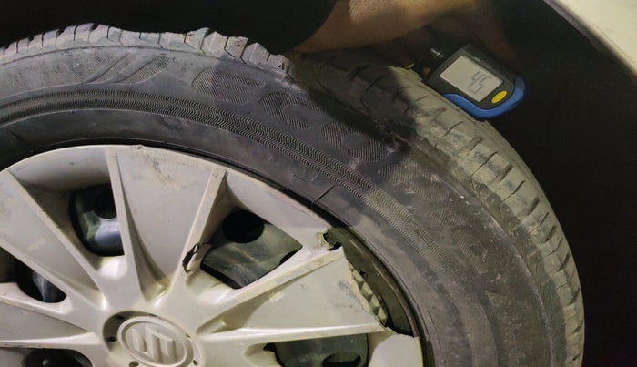 2010 Maruti SX4 VXI CNG, Petrol, Manual, 3,27,000 km, tyre