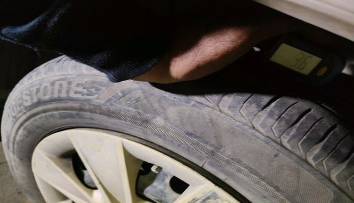 2010 Maruti SX4 VXI CNG, Petrol, Manual, 3,27,000 km, tyre