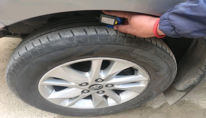 2017 Toyota Innova Crysta 2.8 ZX AT 7 STR, Diesel, Automatic, 1,63,509 km, tyre