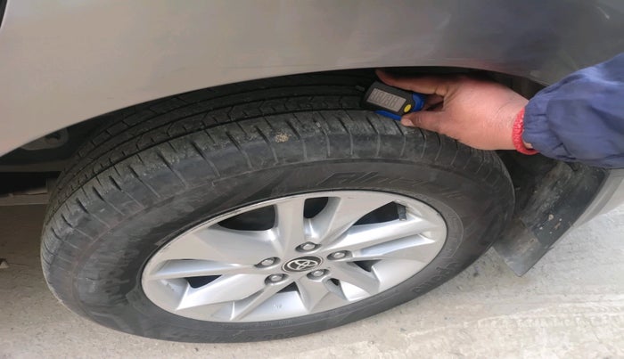 2017 Toyota Innova Crysta 2.8 ZX AT 7 STR, Diesel, Automatic, 1,63,509 km, tyre