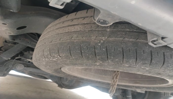 2017 Toyota Innova Crysta 2.8 ZX AT 7 STR, Diesel, Automatic, 1,63,509 km, tyre