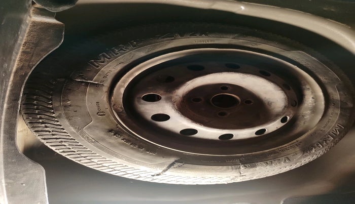 2015 Maruti Swift Dzire VXI, Petrol, Manual, 57,893 km, tyre