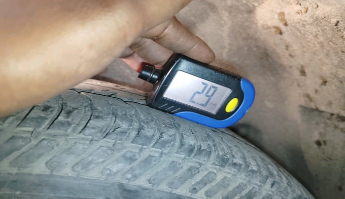 2015 Maruti Swift Dzire VXI, Petrol, Manual, 57,893 km, tyre