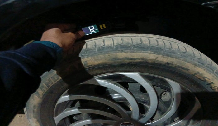 2011 Toyota Etios Liva G, Petrol, Manual, 64,635 km, tyre