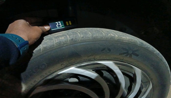 2011 Toyota Etios Liva G, Petrol, Manual, 64,635 km, tyre