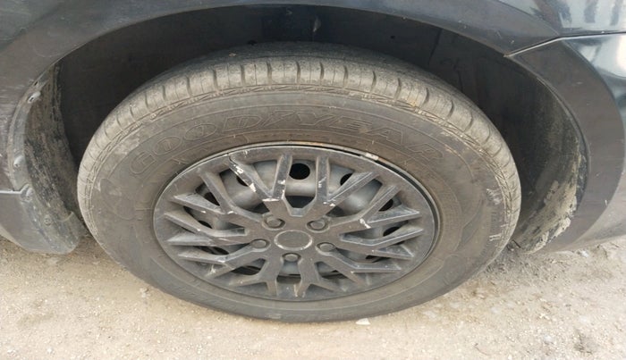 2013 Maruti Swift Dzire VXI, Petrol, Manual, 66,022 km, tyre