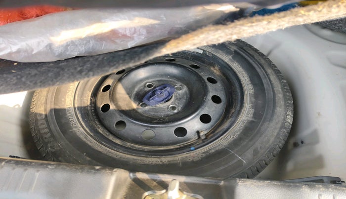 2019 Maruti Swift VXI, Petrol, Manual, 57,451 km, tyre