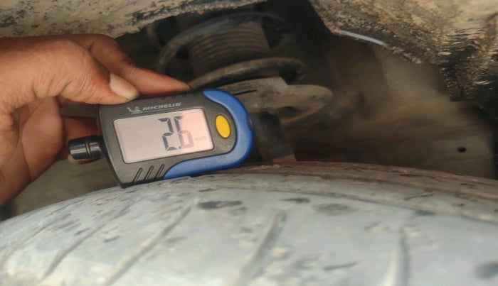 2017 Maruti Swift LXI (O), Petrol, Manual, 1,32,965 km, tyre