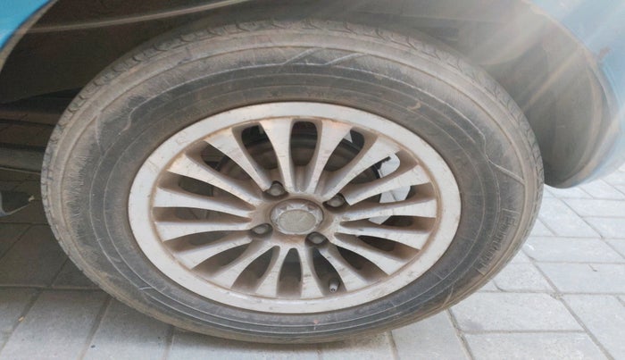 2011 Maruti A Star LXI, Petrol, Manual, 1,12,015 km, tyre