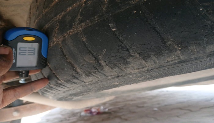 2011 Mahindra XUV500 W8, Diesel, Manual, 1,02,756 km, tyre