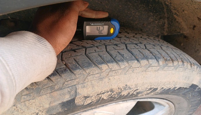 2011 Mahindra XUV500 W8, Diesel, Manual, 1,02,756 km, tyre