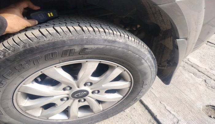 2017 Mahindra XUV500 W10, Diesel, Manual, 1,00,366 km, tyre