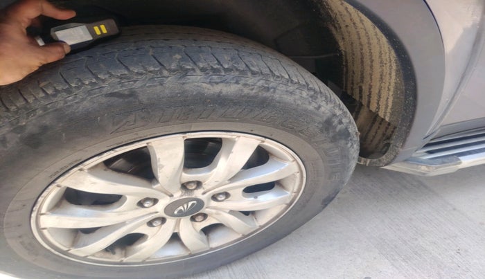 2017 Mahindra XUV500 W10, Diesel, Manual, 1,00,366 km, tyre