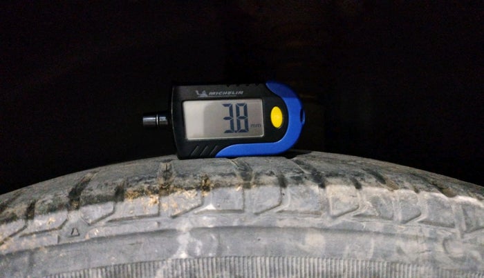 2010 Volkswagen Polo HIGHLINE 1.6L, Petrol, Manual, 1,02,477 km, tyre