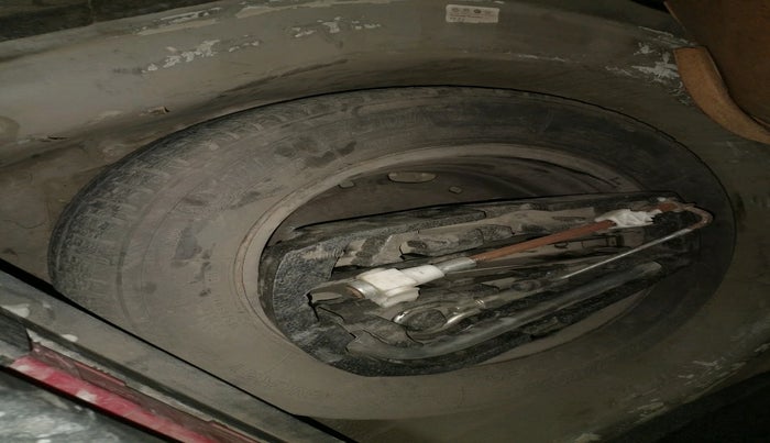 2010 Volkswagen Polo HIGHLINE 1.6L, Petrol, Manual, 1,02,477 km, tyre